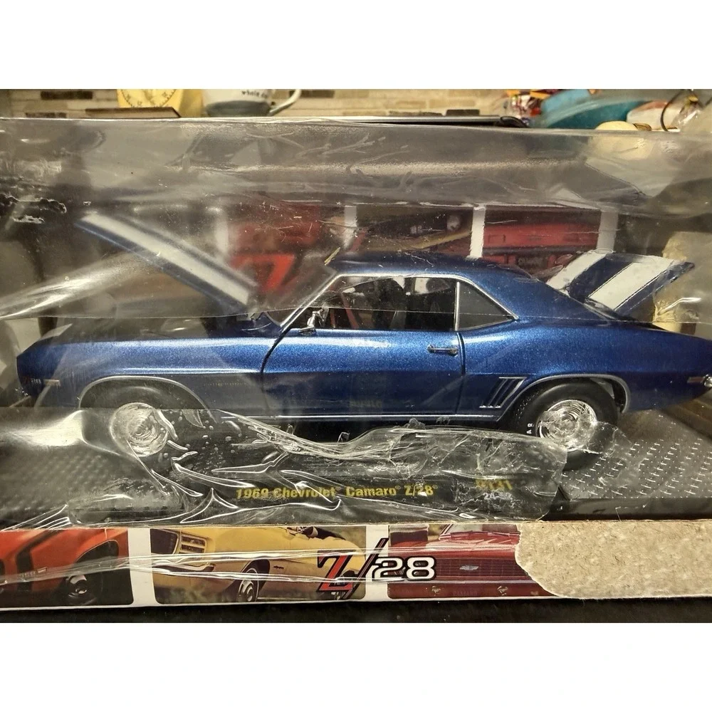M2 Machines Goodyear 1969 Chevrolet Chevy Camaro Z/28 Limited Edition Blue White